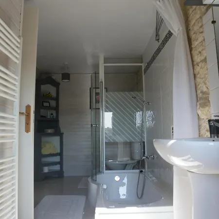 בית נופש Sleeps 12 With 10m Private Pool *